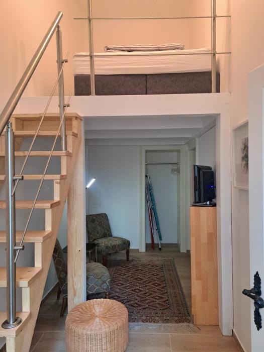 Ruhige Art-Garconniere mit Balkon