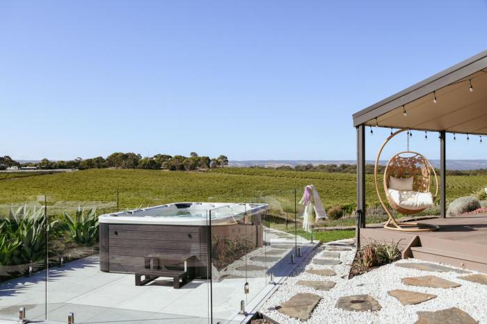 Miravino, winery stay with outdoor sauna and spa