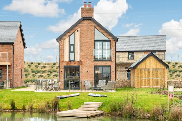 Lakeside family friendly property on a nature reserve The Spinney OI22