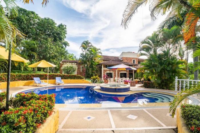 ANAPOIMA Villa Capri