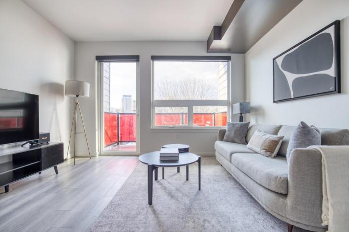 Capitol Hill 1BR w Lounge Gym easy commute SEA-262