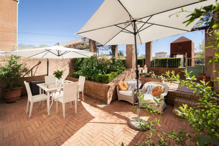 Garden Terrace Luxury Flat in Center Town