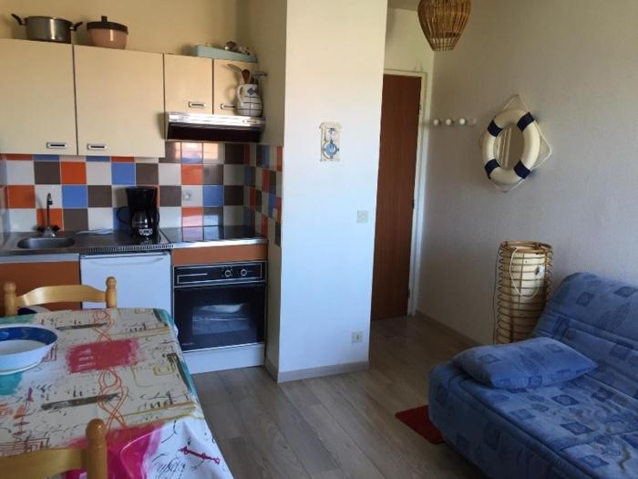 Appartement calme 2 pièces avec balconnet et parking - FR-1-712-21