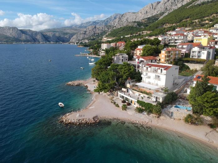 Beachfront villa TOPIĆ