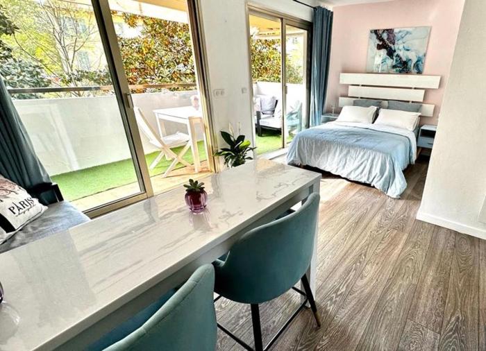 Butterfly-Palais des Festival-center-quiet-AC-Wi Fi parking