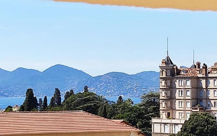 Centrally located flat with sea view terrasse