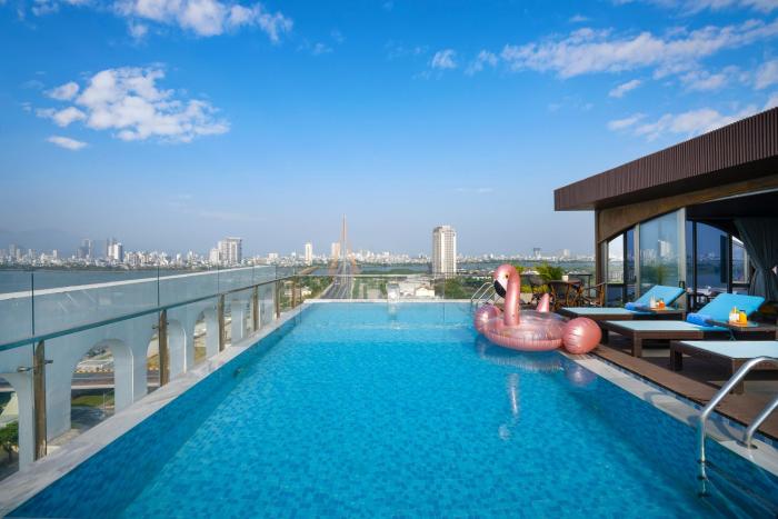 Gold Plaza Hotel - Located just 100m from the Walking Street