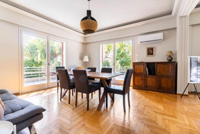 Spacious renovated flat in the Athens Riviera
