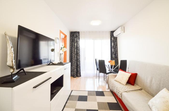 Schöne Wohnung mit Pool , Wi-Fi und privat Garage