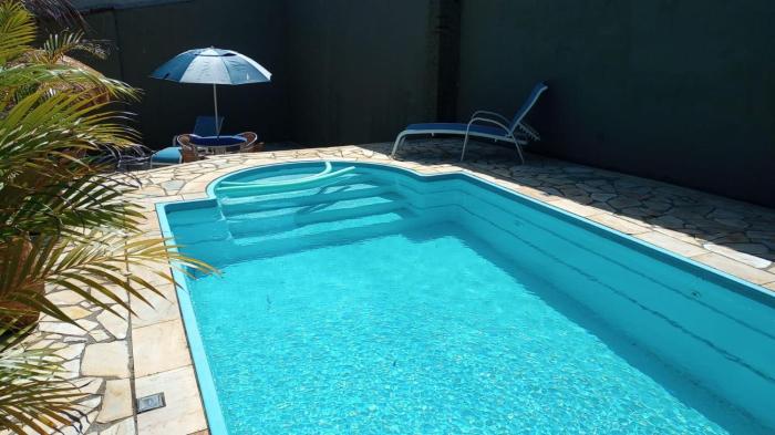 Casa c piscna em cond. fechado
