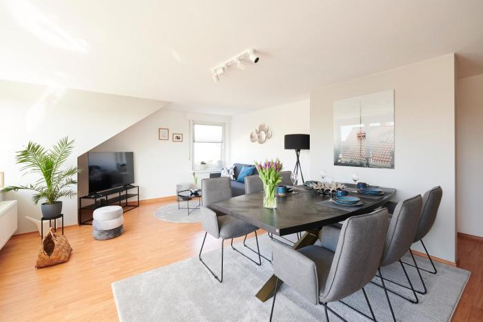 Lichtdurchflutende Wohnoase-Stilvoll-ruhig-kostenloser Parkplatz- 24-7 Self Check-in, bis zu 5 Personen, sehr geräumig