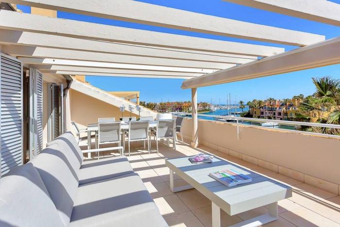 YOLO Spaces - Sotogrande Sea View Penthouse