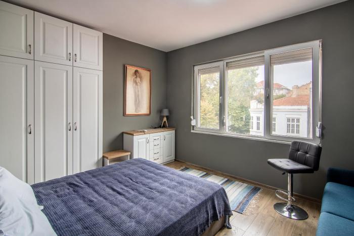 Top location in center and paid parking