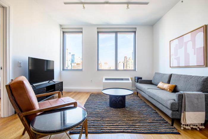 Hells Kitchen 1BR w Doorman nr Central Park NYC-525