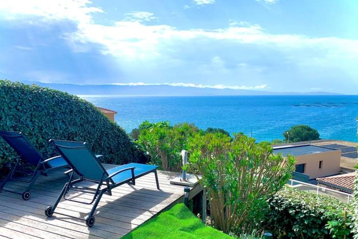 Ajaccio maison bord de mer dans résidence avec piscine