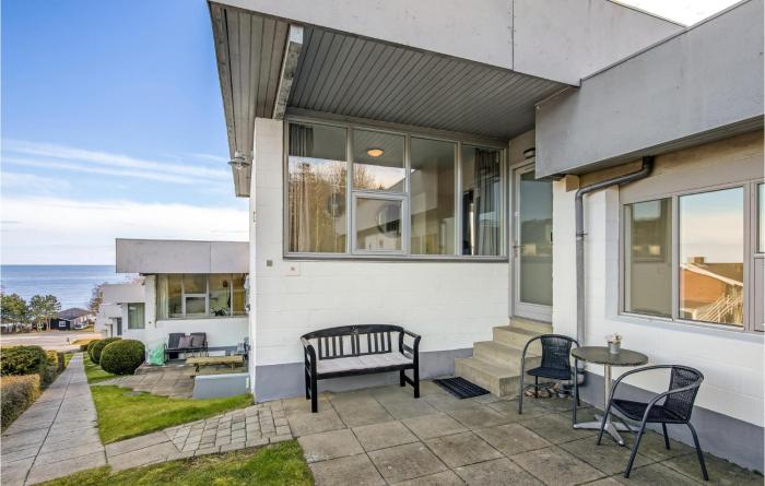 2 Bedroom Nice Apartment In Allinge