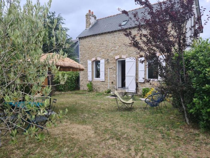 Jolie maison en pierre avec parking privé