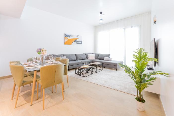 Stunning 2BR Apartment in Port De La Mer