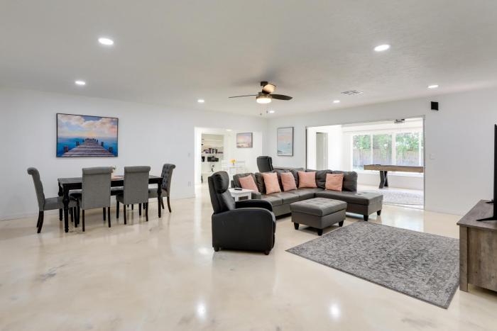 Dog-Friendly Home with Patio and BBQ in Bradenton