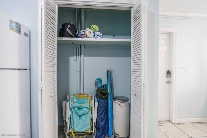 Coastal Breeze Siesta Dolphin "A"