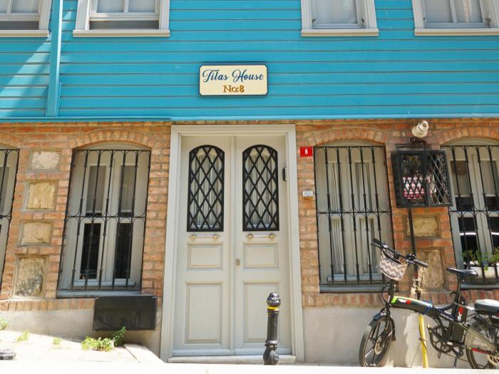 Tilas - Rooms in 19th Century Wooden Townhouse,Kadikoy