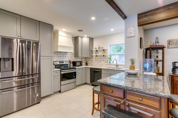 Charming Home w Yard ~ 5 Mi to Clearwater Beach!