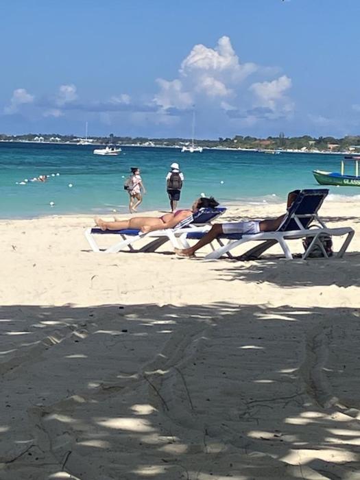 Suite Retreat with rooftop deck for sea view