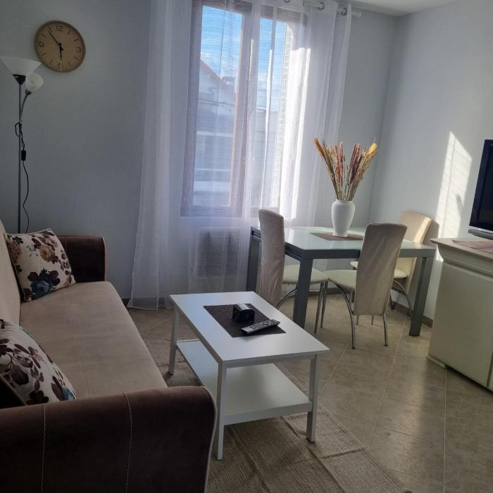 Jolie F2-5mn de laéroport dOrly parking privé gratuit