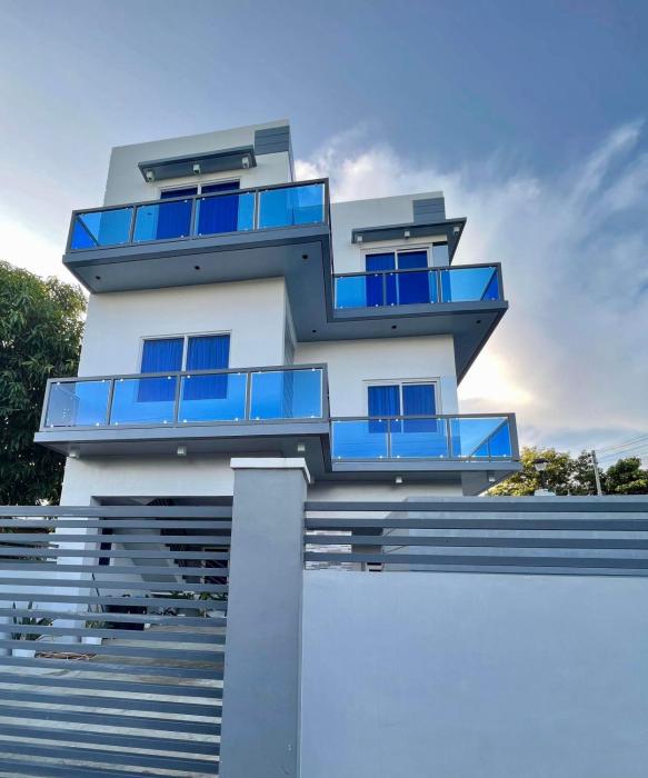 Rowenas River Resort