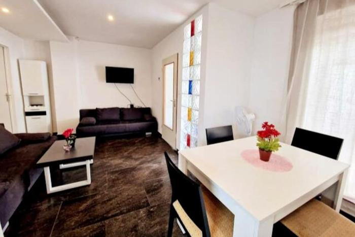 Nice apartment with parking in Berlin 4