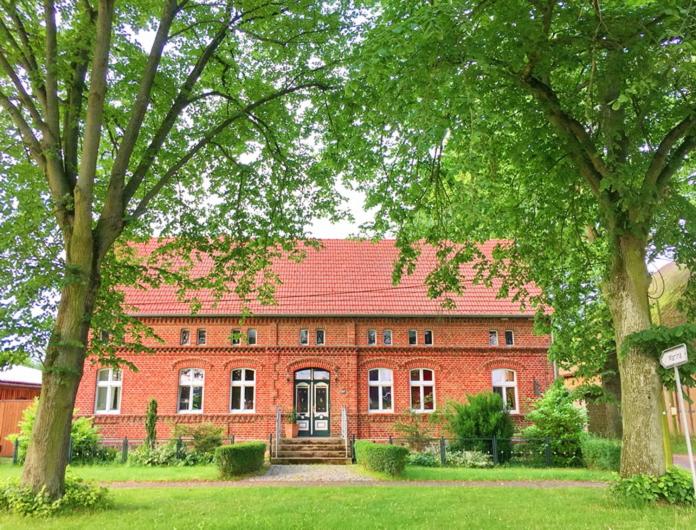 Ferienwohnung "Unter den Linden" in Buchholz an der Müritz mit Naturgarten