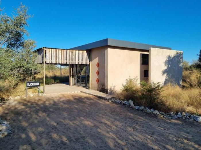 Hackberry House Black Thorn Cottage, Off Grid