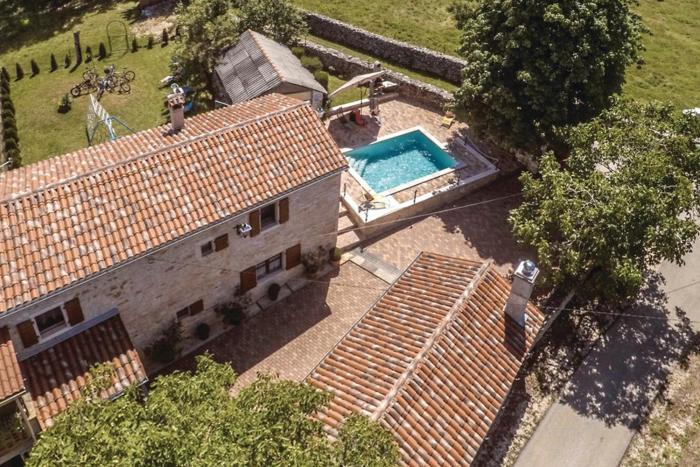 Authentic Istran House Peteh with Pool in heart of Istria