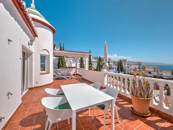 Amazing villa with magical view and pool in Nerja