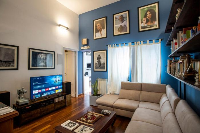 Travellers Photo Home