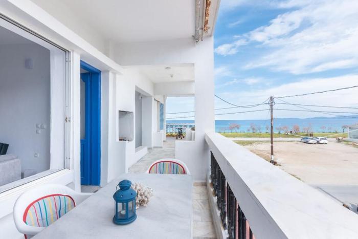 Cycladic flat with sea view and BBQ grill