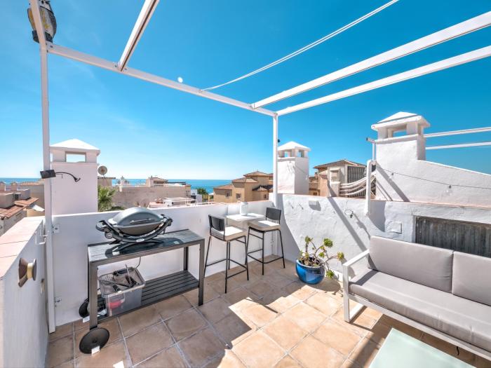 Penthouse with roof terrace in Parador, Nerja