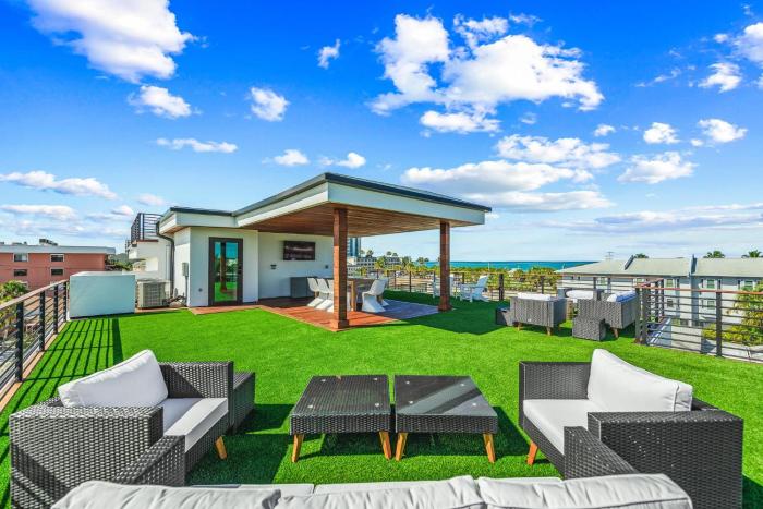 Just Lanai-ing Around