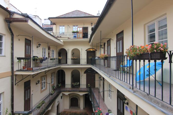 1 Bed Flat - Sleeps 3 - Courtyard - Wifi