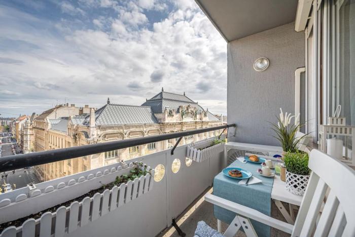 Liszt Ferenc Square Panorama Apt