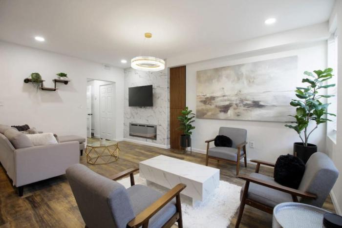 Butler House Penthouse 3BR Fireplace