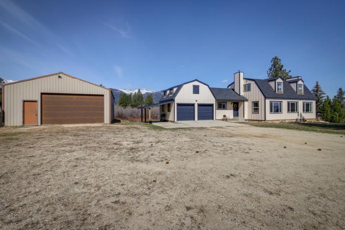 Pet-Friendly Victor Home with Fire Pit and Large Yard!