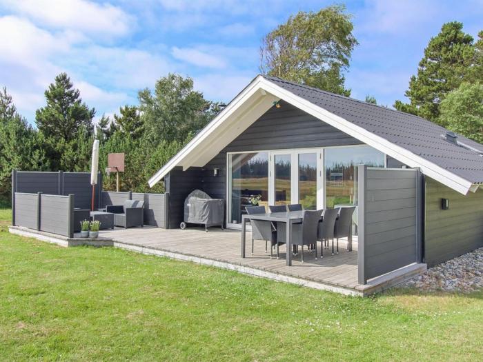 Holiday Home Agnesa - 1-5km from the sea in Western Jutland by Interhome