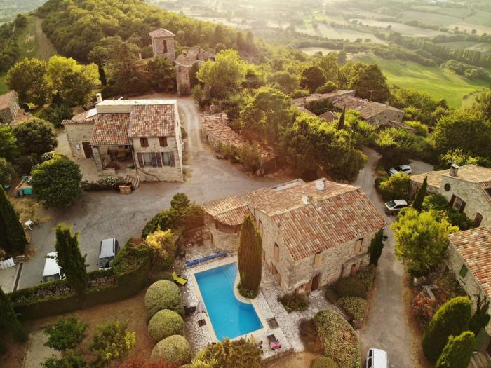 La Fenice - Beautifully restored property with heated pool in small village