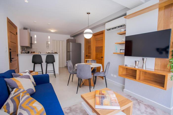 Stylish City Condo W- Pool Gym Panoramic Views