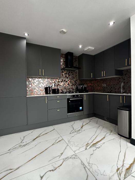 Two bed apartment with balcony Slough,Windsor,Legoland