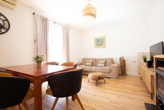 Pipi 2BR apt with Balcony