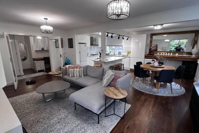 Large Toorak Village luxurious Apartment 20% OFF