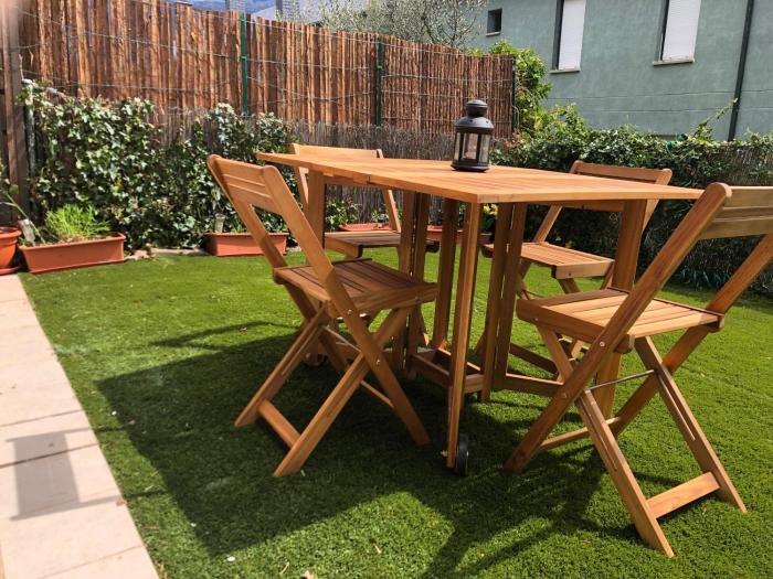 Casa adosada familiar con jardín y piscina