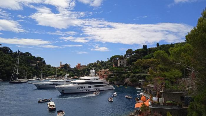 Azzurra holiday home - 850 m al mare - 75 mq - balconata vivibile - wi-fi - pay tv gratis - posteggio auto condominiale non assegnato